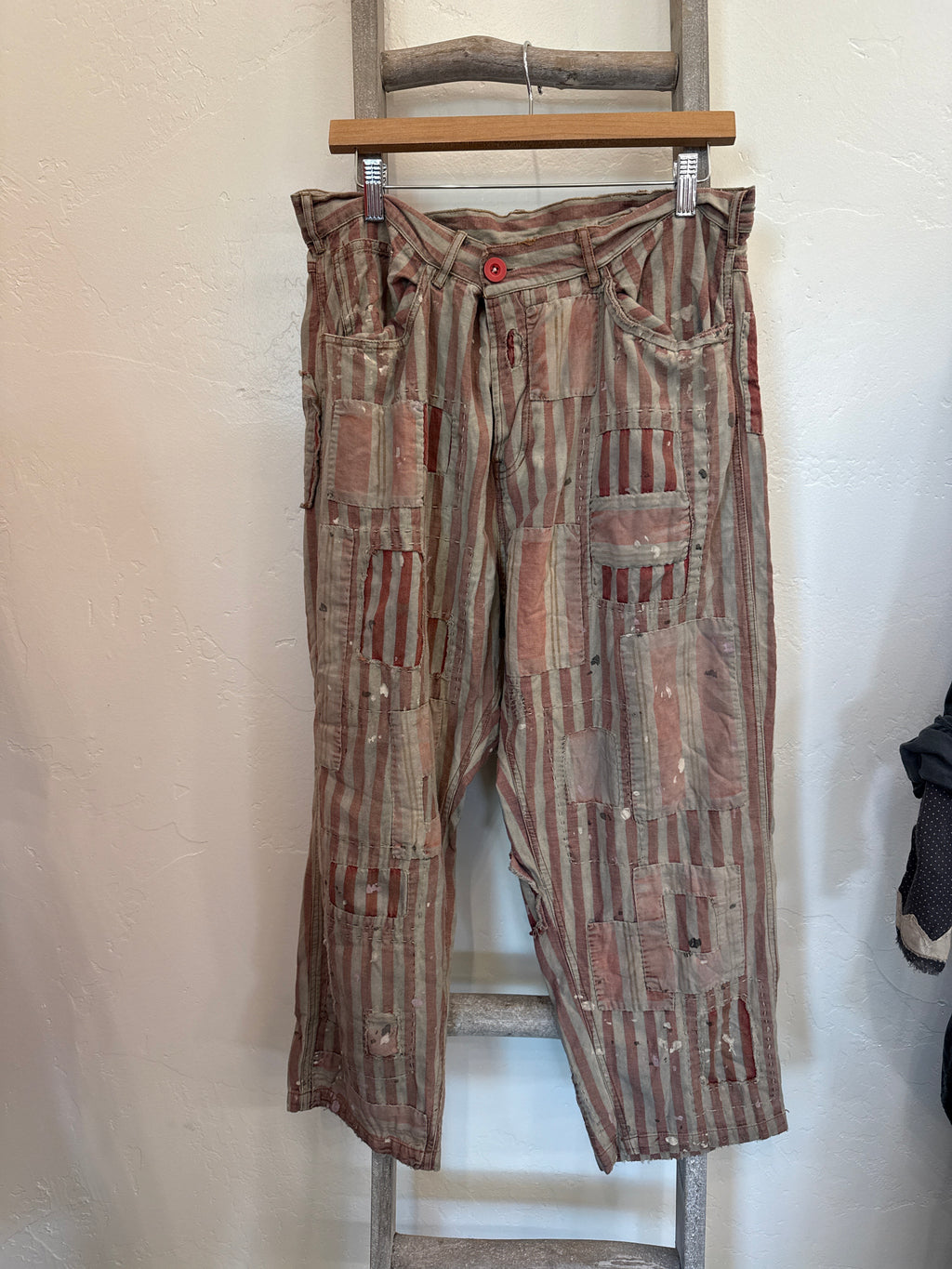 Stripped minor pants