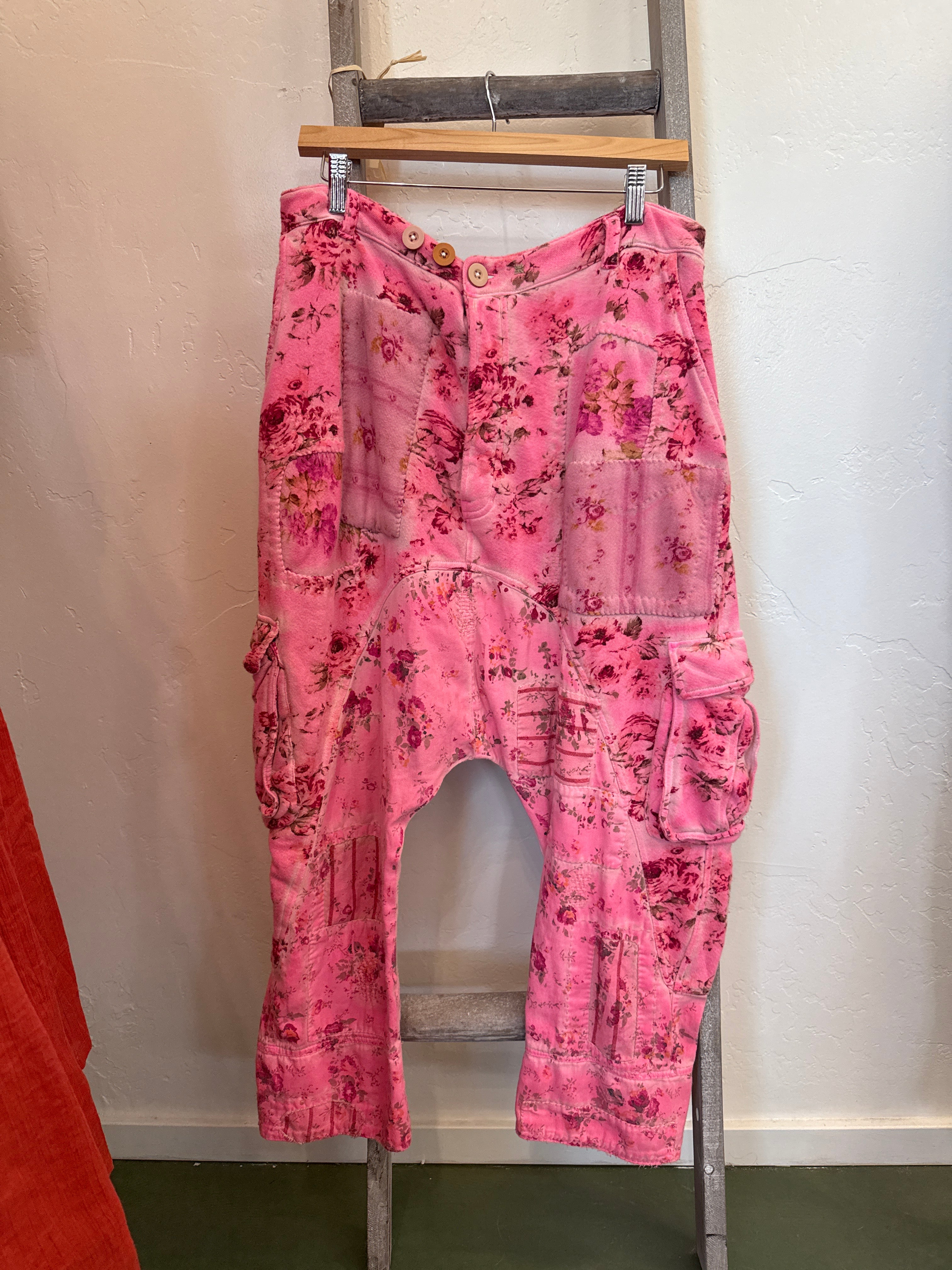 Floral pasha cargo