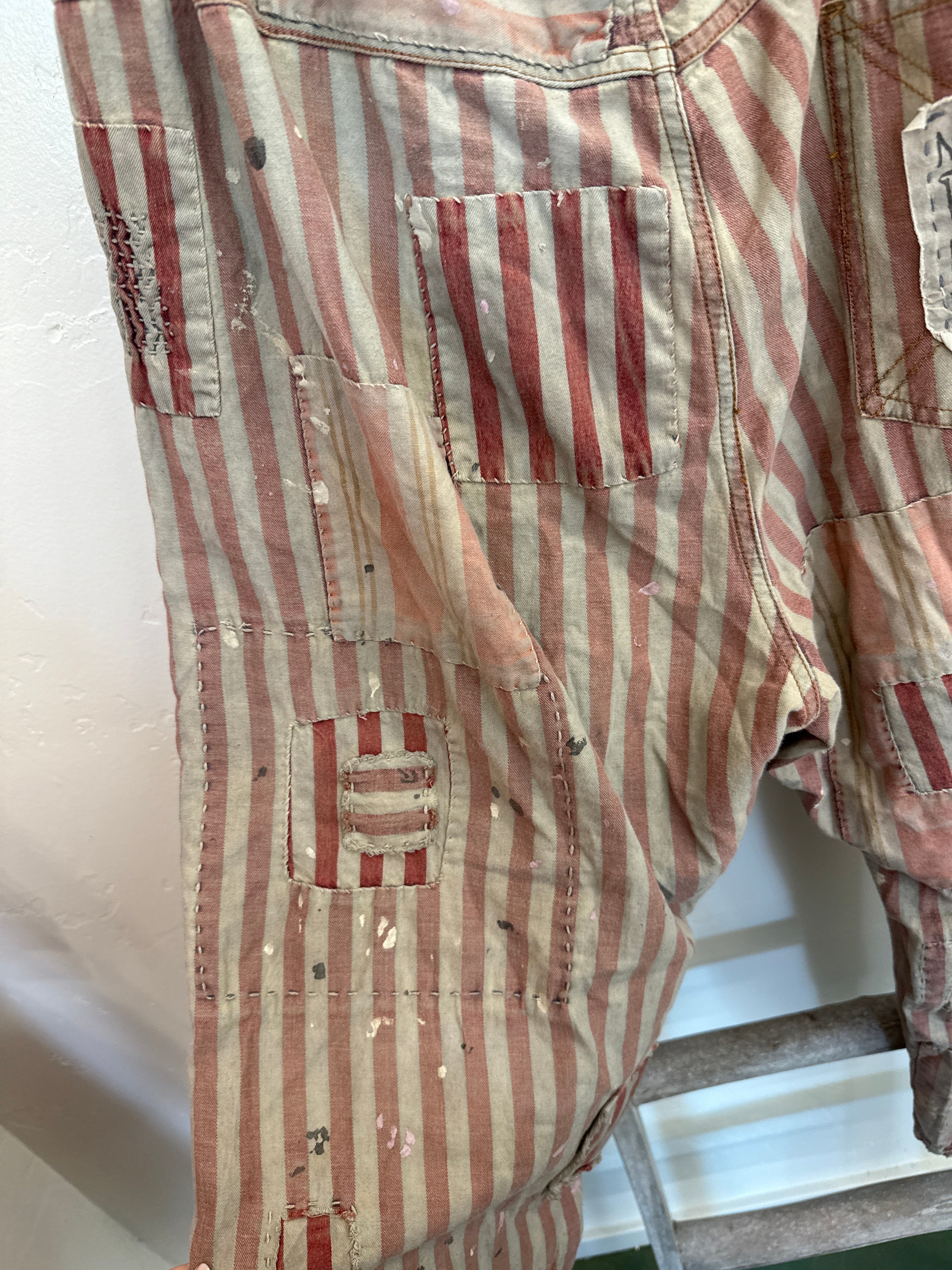 Stripped minor pants